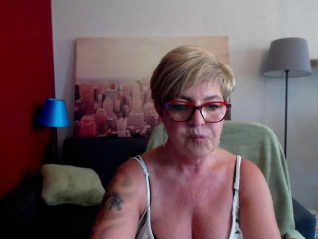 Lähettää kuvakaappauksia julieamberx