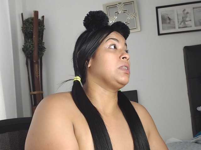 Lähettää kuvakaappauksia JulieHamilton