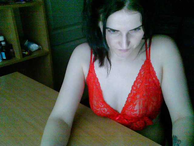 Lähettää kuvakaappauksia JuneCalhoun