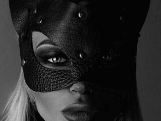 Eroottinen videokeskustelu Karalinaa