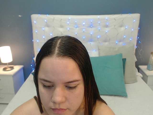 Lähettää kuvakaappauksia karleymoore