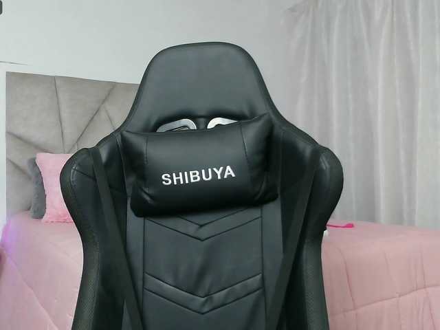 Lähettää kuvakaappauksia KarolaynJones