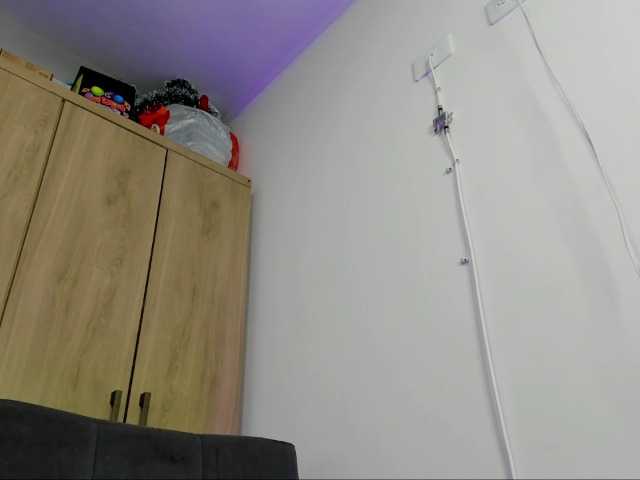 Lähettää kuvakaappauksia Kendall-sexy