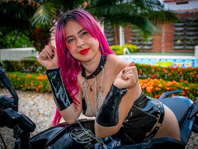 Kuva profiilista KinkyDoll-sub