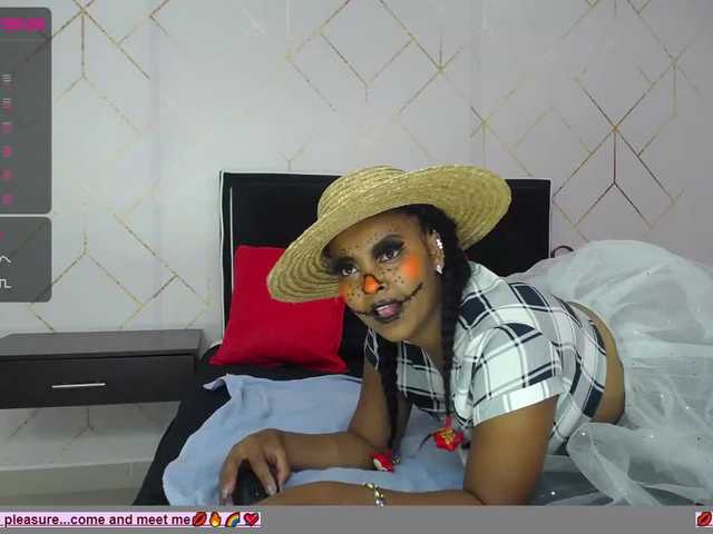 Kuvat KiraMonroe Trick or treat should I say blowjob and trick? come into my living room for a very special Halloween! The candy will surprise you. #Ebony #sex # horny #youngirl #sex #wet