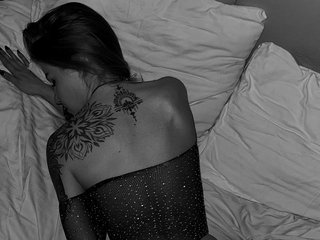 Eroottinen videokeskustelu KiraNa