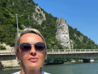 Eroottinen videokeskustelu KirraWhite