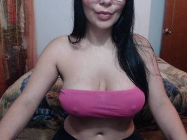 Lähettää kuvakaappauksia Kitty-Diamond