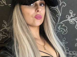 Eroottinen videokeskustelu KrisKoskina