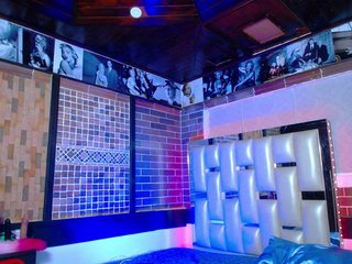 Eroottinen videokeskustelu KrissSweetBoobs