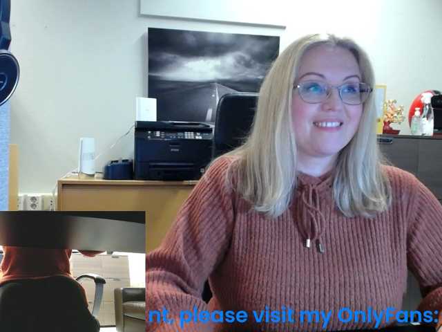Kuvat KristinaKesh At the office. Lush ON! Privats welcome!!! 101 tok before pvt! Tips only in public chat matter:) Lush reactiong from 3 tok.