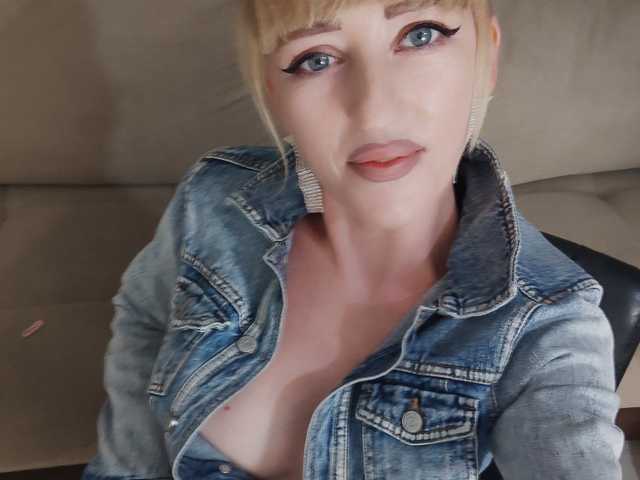 Kuva profiilista KrystalDesire