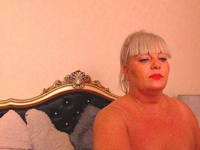 Lähettää kuvakaappauksia LadyMelanieBBW