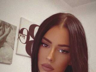 Eroottinen videokeskustelu LaraShaw