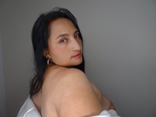 Eroottinen videokeskustelu LauraYoselin