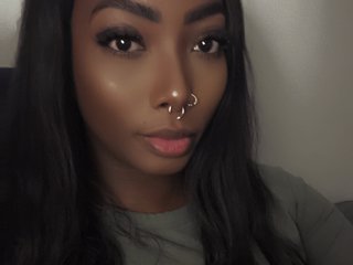 Eroottinen videokeskustelu LaylaAriana