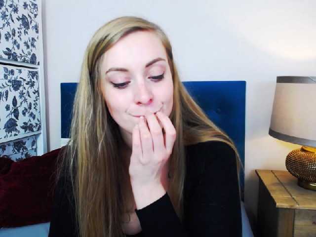Lähettää kuvakaappauksia LeahGoldHair