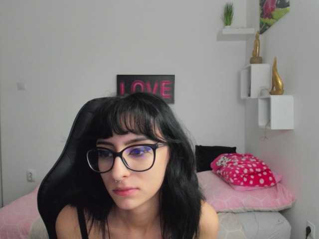 Kuvat LeighDarby18 hey guys, #cum join me #hot show and find out if u can make me #naked #skinny #glasses