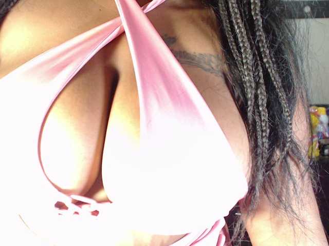 Lähettää kuvakaappauksia Leilaboobs