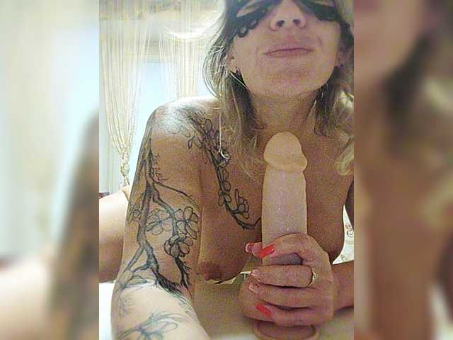 Kuvat Ladybabochka We collect tokens on the show _sex with dildo in pussy in a general chat @total It remains to collect @remain Babochka_i_am insta.