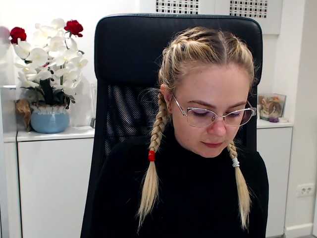 Kuvat LexyTyler Lush on! Broadcasting from my boss office :) so shhhhh #blonde #lushon #shh #onlyfullprivateson #makemecum #glasses