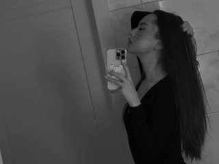 Eroottinen videokeskustelu LiaDark