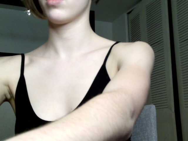 Kuvat Lilbillie sexy petite 18 year old SLUT horny and trying to cum