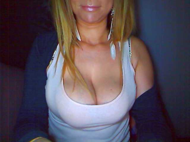 Kuvat Lilly66 hi boys, if u wish to play with me - i use a lots of apps and like to be in touch with my customers, to view u is 20 to see my body 30 :)