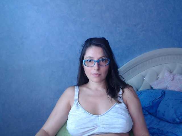 Kuvat LisaSweet23 hi boys welcome to my room to chat and for hot body to see naked in private))