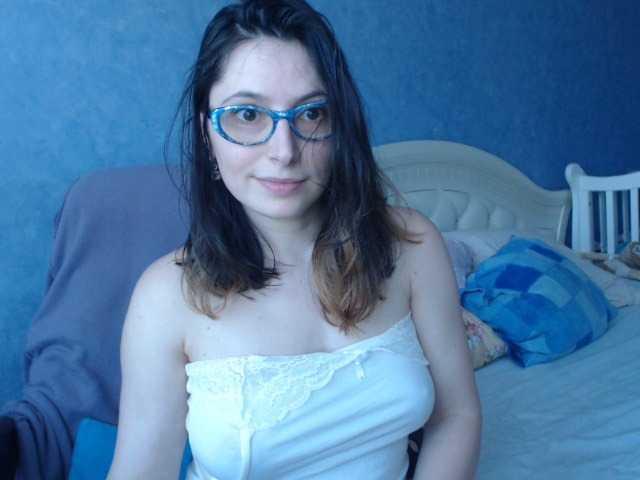 Kuvat LisaSweet23 hi boys welcome to my room to chat and for hot body to see naked in private))