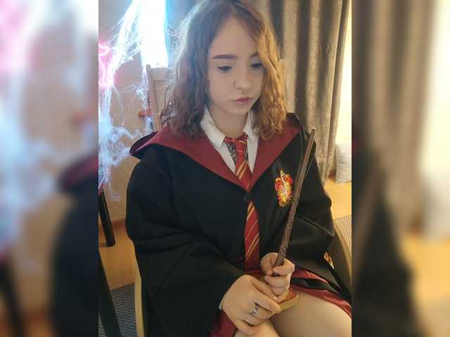 Kuvat LittleDelora Welcome to my Hogwarts, this Halloween I will be dressed as Hermione with a wand that shoots fire. Come in and we’ll learn spells together) P.S. I’m only a 1st year student @total countdown @sofar collected @remain left until the show starts!