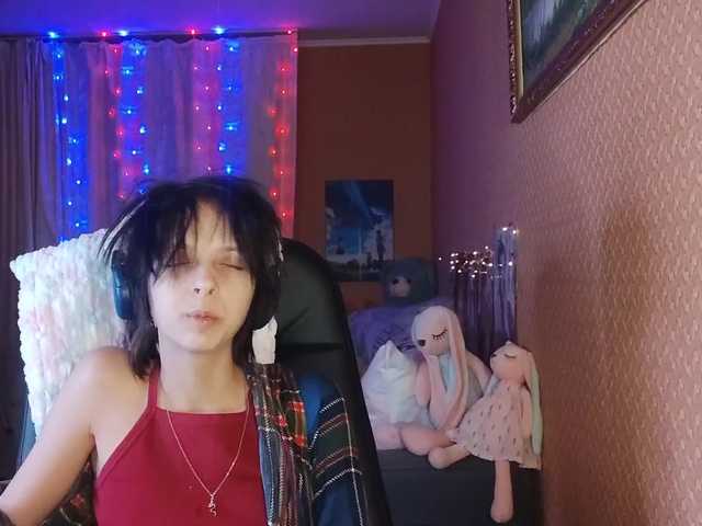 Kuvat LittleGirl69 Hello! I am Alice. I like to communicate and listen to music, learn something new. Put your tracks through a DJ, let's listen together