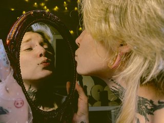 Eroottinen videokeskustelu LittleSpaceMouse-