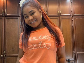 Eroottinen videokeskustelu lizzieclark1