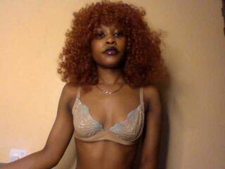 Eroottinen videokeskustelu LolaMyst