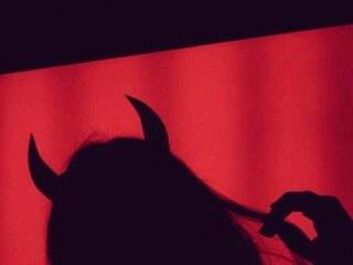 Eroottinen videokeskustelu Lonely_Devil