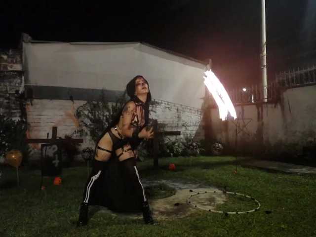 Kuvat Lucie-Ribas Welcome Fire Show When the room is full ♥ Do not forget to follow and help me give more shows! Thanks for all support | Goal Fire Show: 986