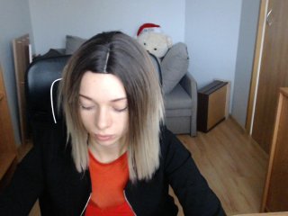 Kuvat LucySmith spank ass 20 tok, kiss 10 tok, naked tits 50 tok,all naked and masturbate -->priv chat