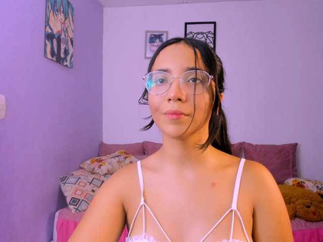 Kuvat LucyWill ❤ I m Lucy, shy and charming, a lover of good music, koalas and self-confident men. welcome to my room xoxo ❤ Je suis ici pour rencontrer des gens, me faire des amis et profiter.