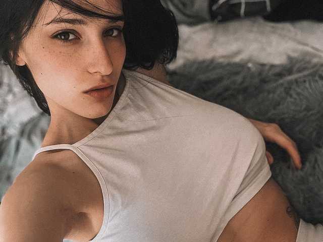 Kuva profiilista LuxBrunette