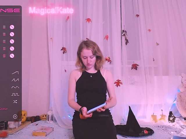 Kuvat MagicalKate Halloween party. Magic oil on my body @remain , full naked in pvt