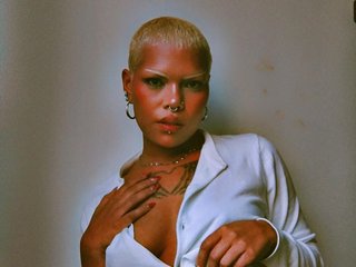 Eroottinen videokeskustelu Maze-silver-star