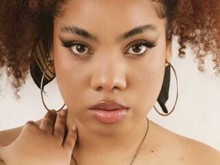 Eroottinen videokeskustelu MeganRoux