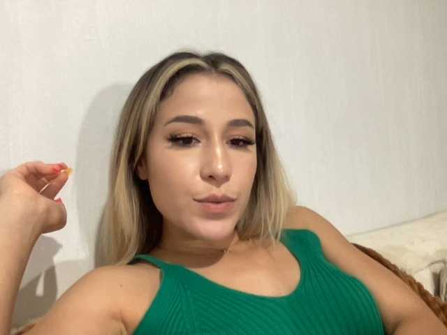 Kuvat Melyna_ Chaque 500 tokens envoyer en LIVE un album personnalisé pour toi ❤️‍