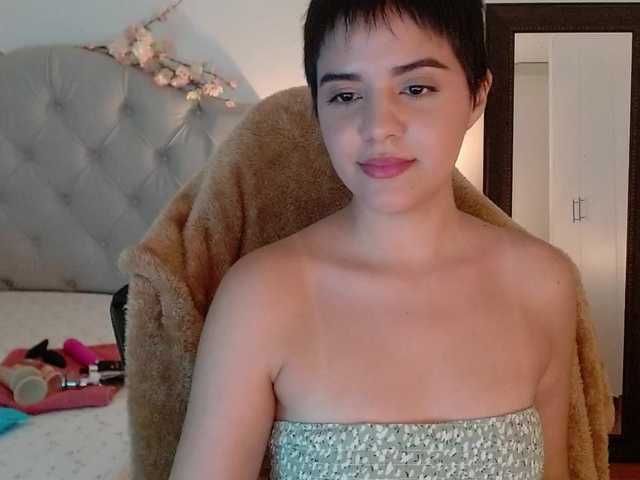 Kuvat mia-collins Hello guys, happy day to all, I love being a hairy model and I love having a good bush in my pussy, all requests are made using my tip menu
