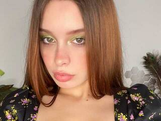 Eroottinen videokeskustelu MiaAdderly