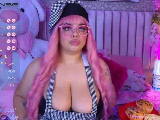 Kuvat Miah-Joness1 ♥Super Sweet Cake lick and Smash ♥ honey let's lick your cake for every 50 tkns ♥ Smash Sweet Cake for 250 tkns ♥ @total @sofar @remain