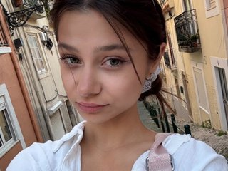 Eroottinen videokeskustelu MiaRouxie