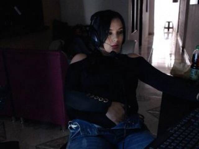 Lähettää kuvakaappauksia michellove1