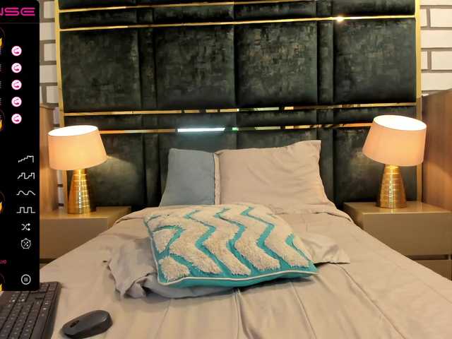 Lähettää kuvakaappauksia MiiaJones